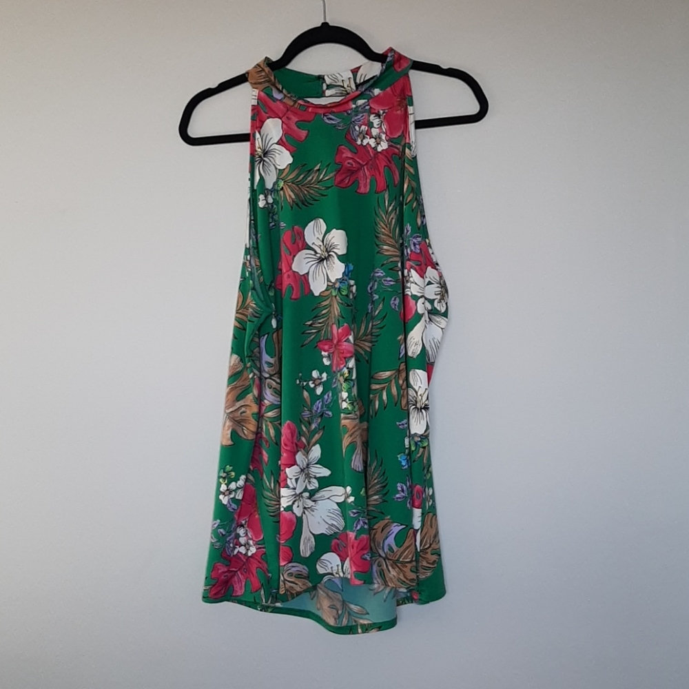 Beautiful halter tank size 3X